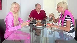 Caught by dirty minded step Mommy - hdzog.com