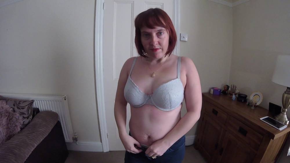 Mom strips off naked - xh.video