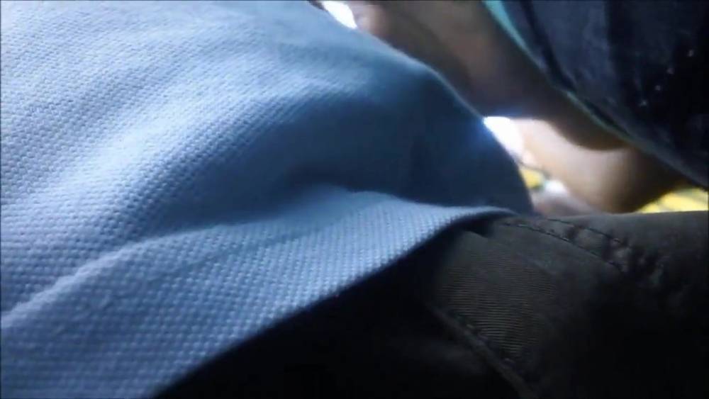 Observando e encostando - xh.video