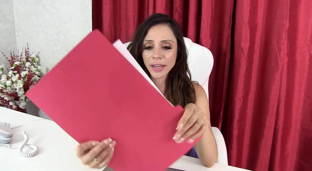 Bitchy Boss Blackmailed By The Intern - theyarehuge.com