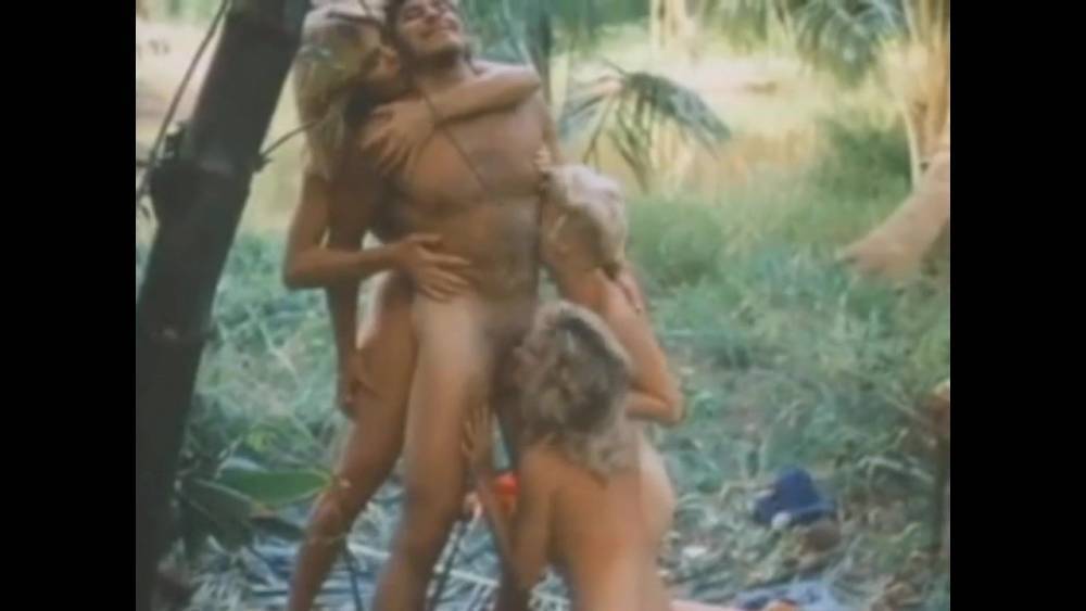 En la jungla (In the jungle) - xhamster.com