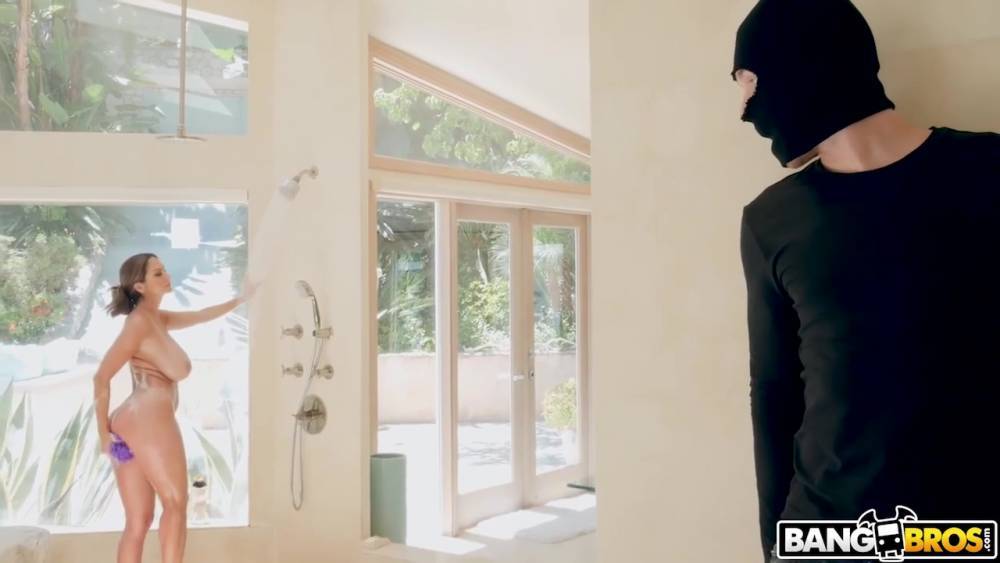 her tits could feed Uganda - upornia.com