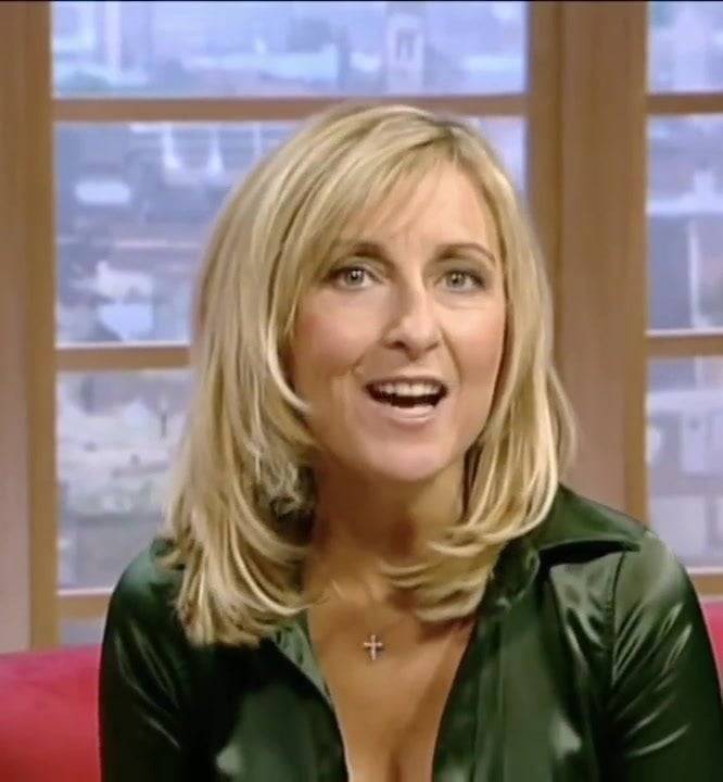 Old Skool Fuckable MILF Fiona Phillips Sexy Cleavage - xhamster.com