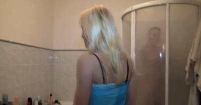 Alluring barely legal floosy Lina Napoli adores taste of cum - icpvid.com