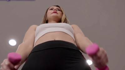 Gym babe fucked in front of husband - icpvid.com