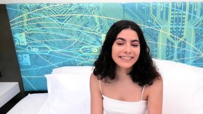 Watch this GORGEOUS Mexican teen suck a fat cock - webmaster.drtuber.com - Mexico