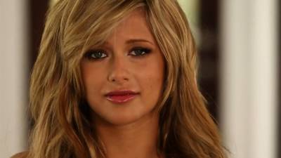 Sexy tits model posed totally naked - nvdvid.com