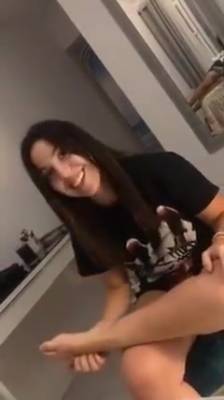 Horny Spanish Girl Spreads Her Ass And Nip Slip On Periscope - hclips.com - Spain