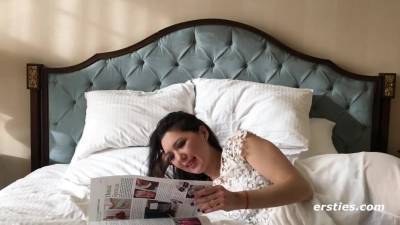 Lerne Die Sexy Ameliya Auf Die Intimste Art Und Weise Kennen! - hclips.com