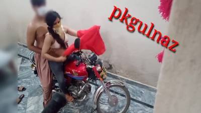 Desi Stepister Ki Bike Par Chudai - hclips.com