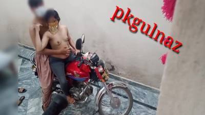 Desi Stepister Ki Bike Par Chudai - hclips.com