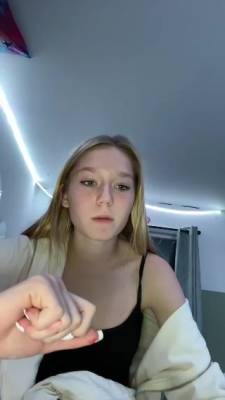 Showing Her Nipples - hclips.com