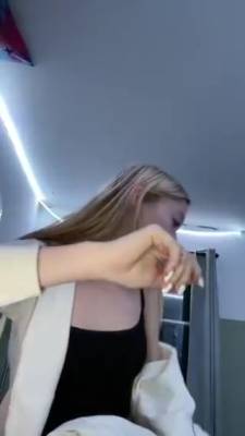 Showing Her Nipples - hclips.com