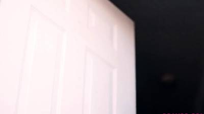 Lucas Leon hungrily sucks VInce Parker - icpvid.com