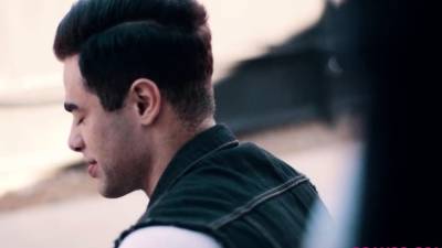 Lucas Leon hungrily sucks VInce Parker - icpvid.com