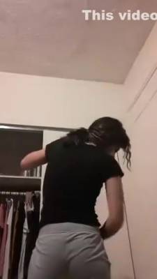 Slim Booty Girl Sticking Her Ass Into The Camera - hclips.com