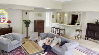 baise en caméra cachée au salon - txxx.com - France