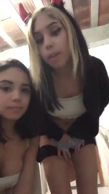 Bored Teens Live On Periscope - hclips.com