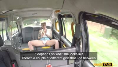 Ava releases her hairy bush - veryfreeporn.com