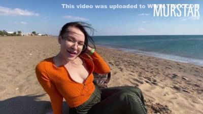 The Bitch Was Excited By An Interactive Toy And Sucked On The Beach Murstar - upornia.com