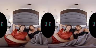 Jenna Noelle - VRHUSH Kayley Gunner and Jenna Noelle explore their fantasies - txxx.com