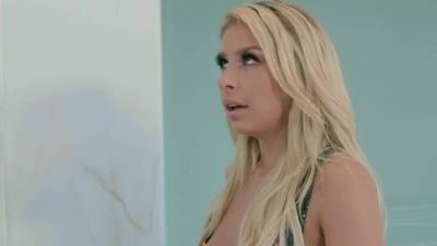 Madison Ivy - Carmen Caliente - What Girls Do in the Bathroom - veryfreeporn.com