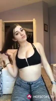 She Really Like To Show Her Body On Periscope - Natpers - hclips.com