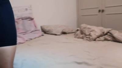 Sports Babe Humping My Pillow Thinking About The Gym Guys - hclips.com