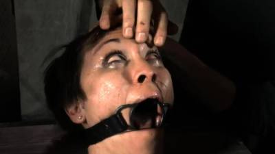 Dishy brunette bimbo is posing in lingerie - icpvid.com