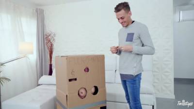 Chris Diamond - Makeshift Cardboard Gloryhole - veryfreeporn.com - Russia