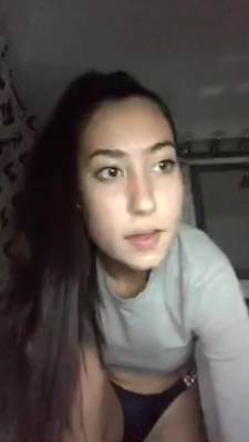 Hot Girl Shaking Her Cute Ass On Periscope - hclips.com