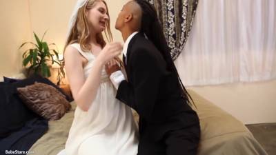 Honey Moon - Lesbian Newlyweds Get Their Freak On For Their - Honey Moon - hclips.com