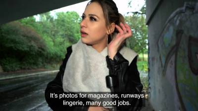 Public Agent Cutie with an outrageously sexy body - nvdvid.com