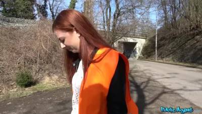 Bad babe bends over for cash - veryfreeporn.com