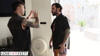 Bandmate Sole Worships Sexy Groupie - upornia.com