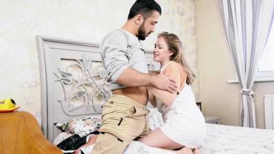 Deep surprise on all fours - nvdvid.com