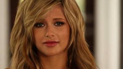 Sexy tits model posed totally naked - icpvid.com