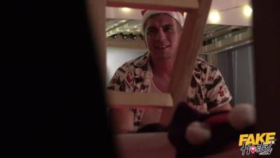 Cindy Shine - Steve Qute - A Kiss Under The Mistletoe - veryfreeporn.com