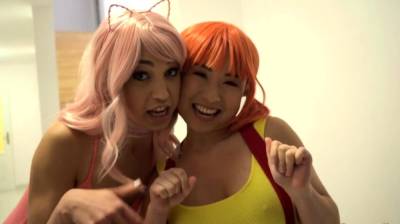Petite cosplayers sucking before riding - icpvid.com