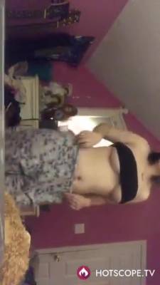 Teasing Top Showing Underboob - hclips.com