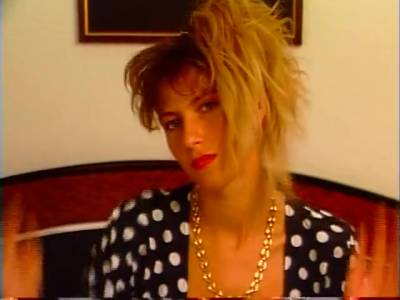 Teen Schlampe Zeigt Enge Muchi Fuer Den Job - upornia.com