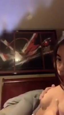 Teen Takes Off Her Bra On Periscope - hclips.com