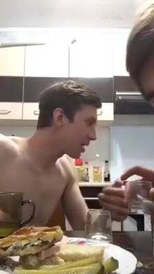 Dude Showing Off Friends Ass On Periscope - hclips.com