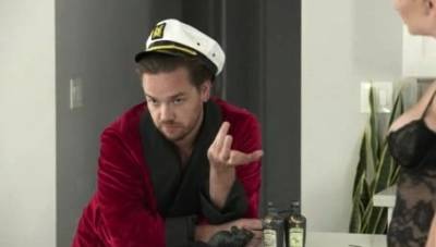 My girlfriend kissing MILF stranger at halloween party - icpvid.com