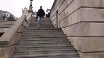 Chica pelirroja mamando verga y follando con este tipo - holaporno.xxx