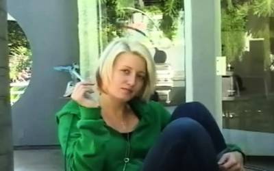 Sex-toy loving staggering bimbo showcases her skills - icpvid.com