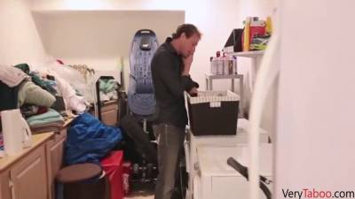 Father loves his goddess so much! - sexu.com