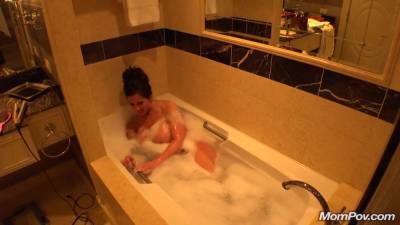 Big Bust Mother I´d Like To Fuck Had Sex During Bath - upornia.com