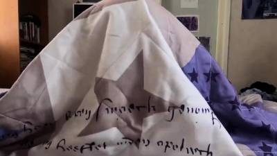 Styvpappa Creampies sin styvdotter medan mamma r ute - icpvid.com