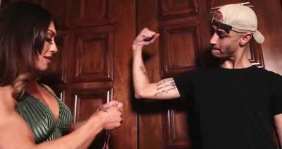 Sexy female bodybuilder - txxx.com